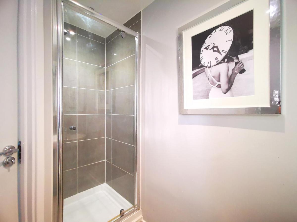 The Lawnswood - Central Manchester Holiday Home With Free Parking Екстер'єр фото