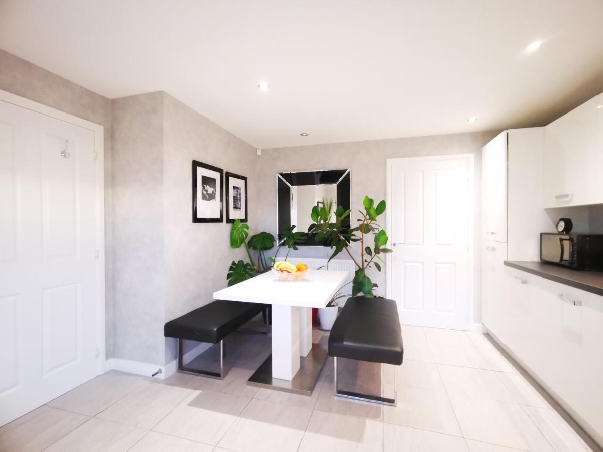 The Lawnswood - Central Manchester Holiday Home With Free Parking Екстер'єр фото