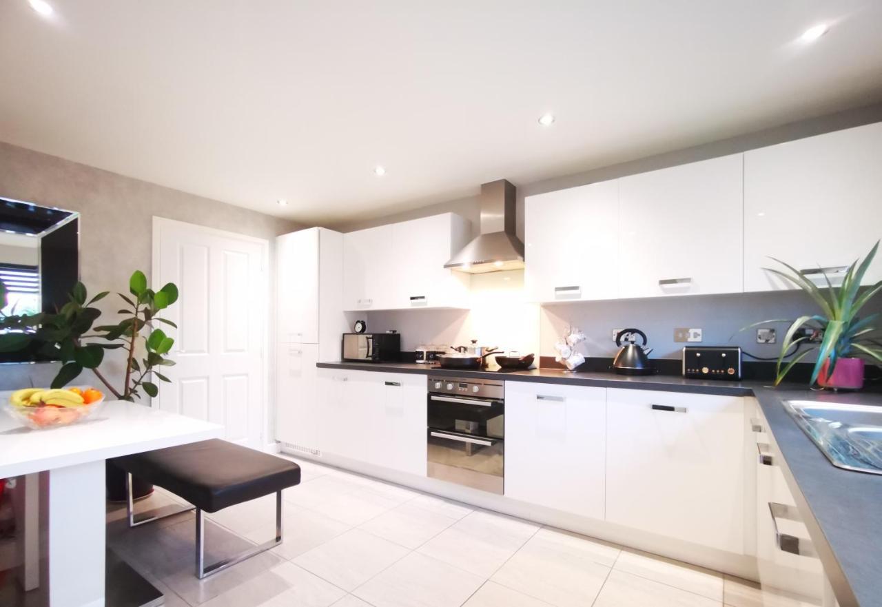 The Lawnswood - Central Manchester Holiday Home With Free Parking Екстер'єр фото