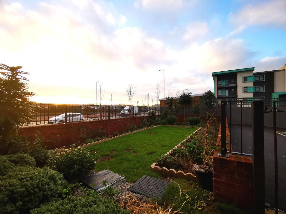 The Lawnswood - Central Manchester Holiday Home With Free Parking Екстер'єр фото